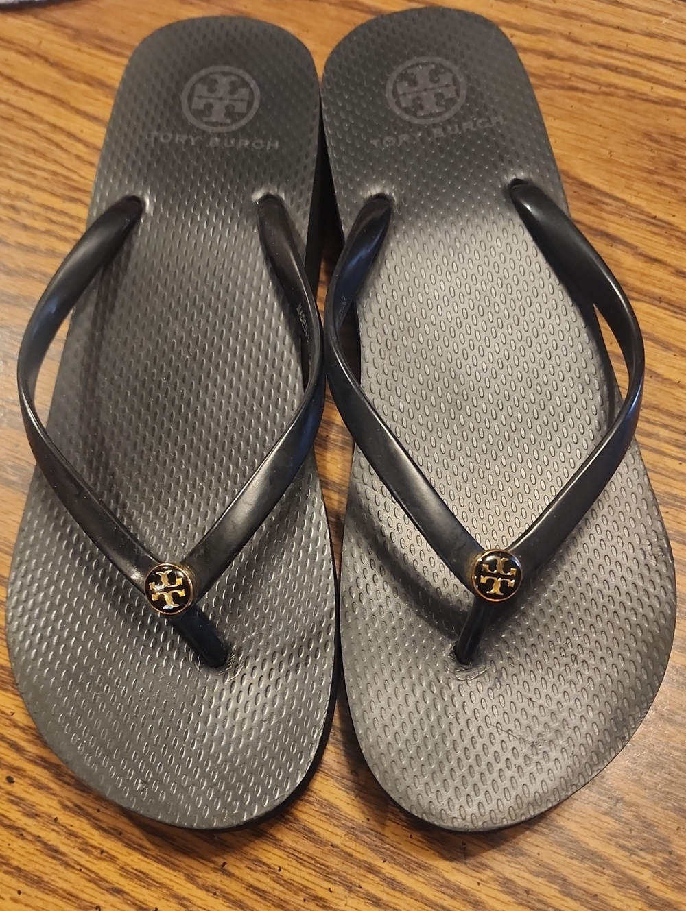 Tory Burch Black Flip Flop Sandals with Gold Logo - Picture 2 of 8